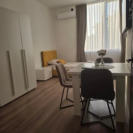 Mimoza Apartman *